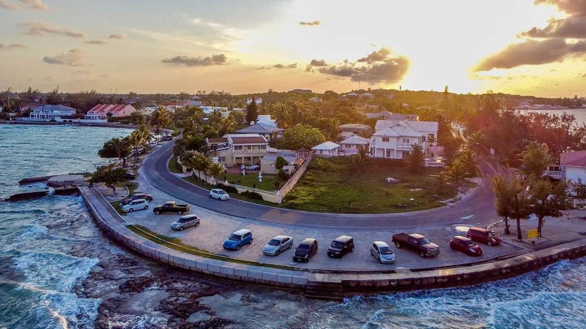 Island Gardens Family Escape, Pool & Car Included Apartment Nassau
