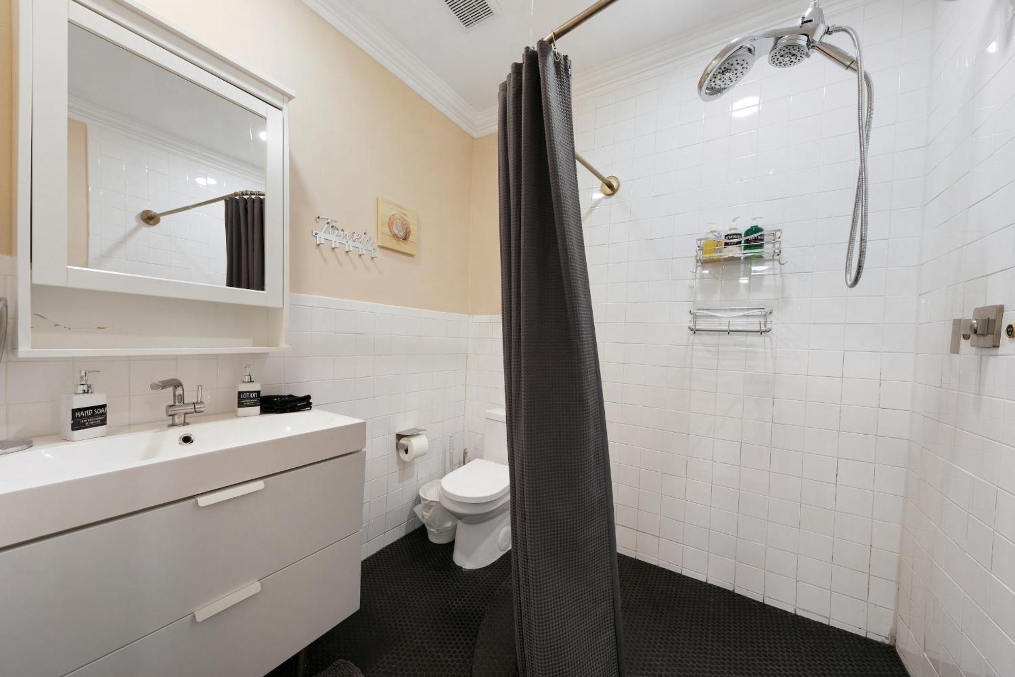Island Gardens Family Escape, Pool & Car Included Apartment *