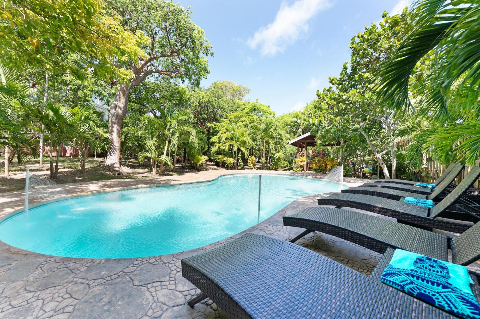 Apartment Island Gardens Family Escape, Pool & Car Included *