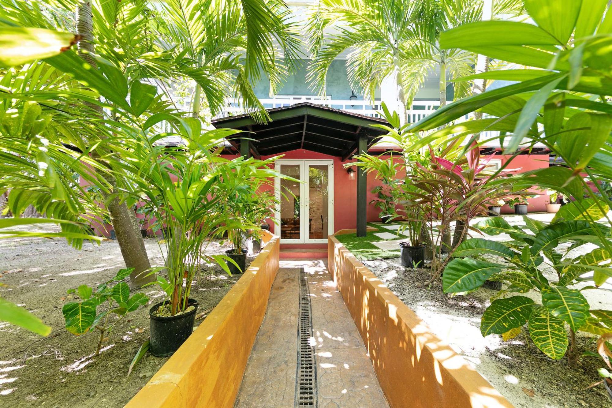 Island Gardens Family Escape, Pool & Car Included Apartment